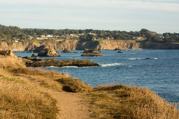 Hiking Trail Along Coastal Cliff 600X400